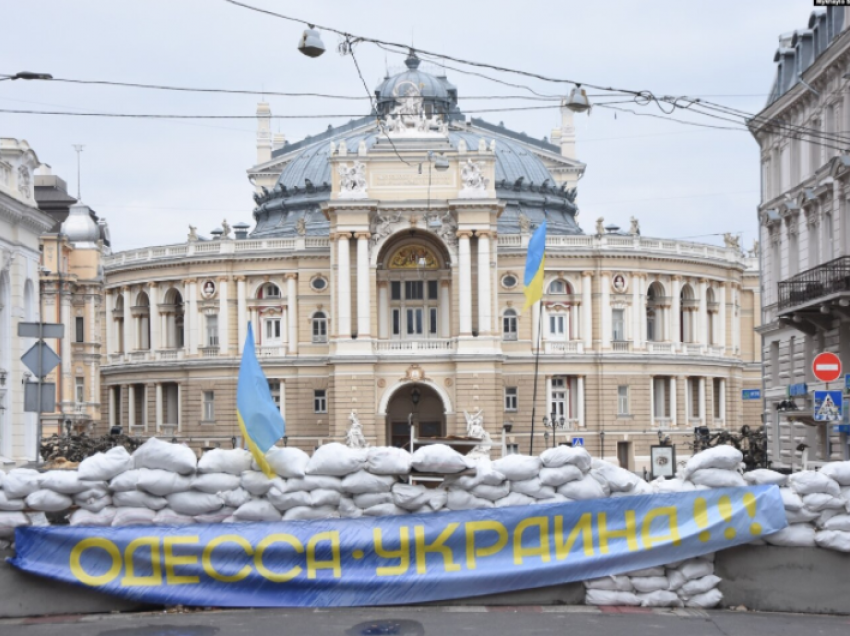 Zyrtarët ukrainas: Rusia ka granatuar qytetit e Odesës