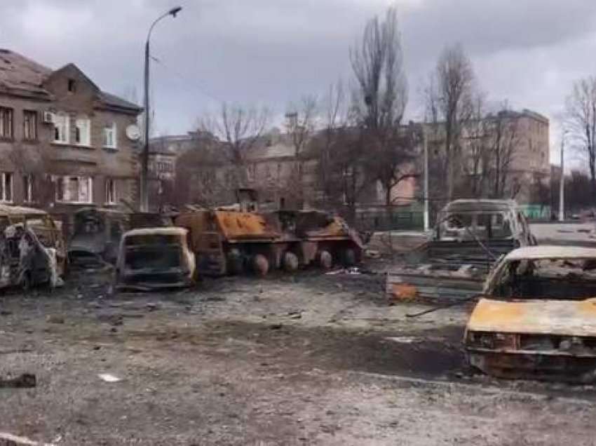 Flet qytetarja që u largua nga Mariupol: Fëmijët po vdesin nga dehidratimi 