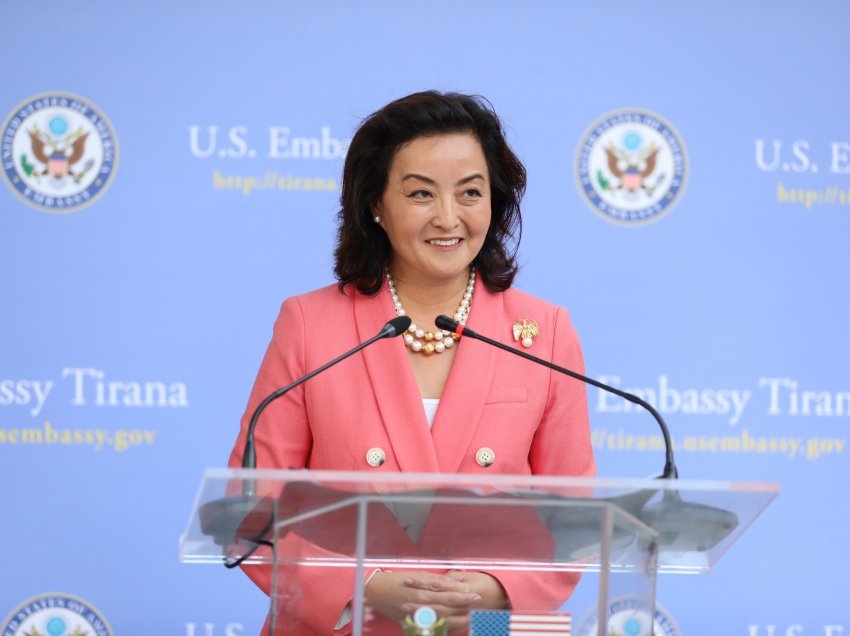 Afganët ikin nga Shqipëria, përcillen me ceremoni nga Xhaçka dhe ambasadorja Kim