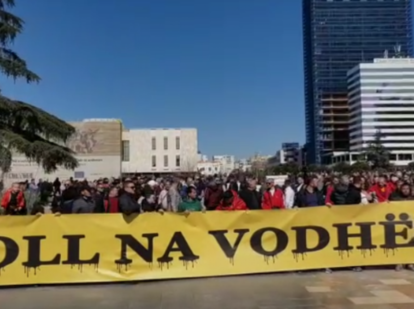 Rritja e naftës kthen edhe protestat, lajmërohet dalje në shesh të martën në 17:00