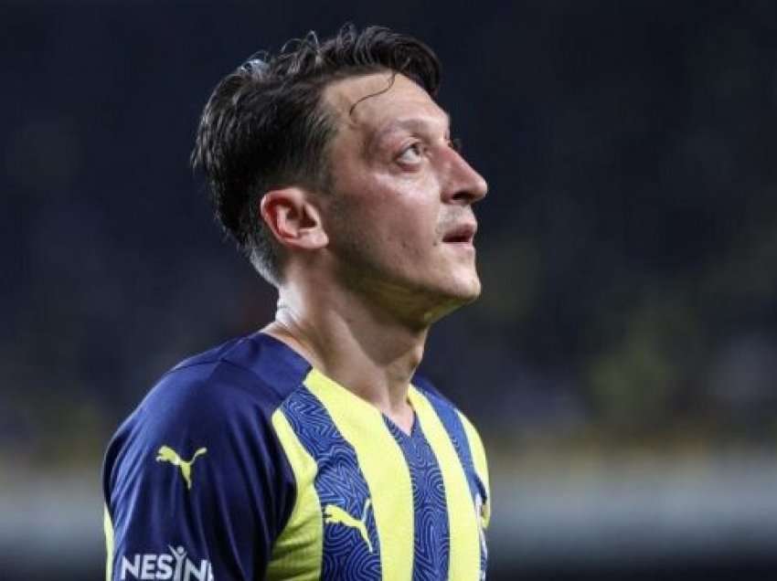 Ozil reagon pas përjashtimit nga Fenerbahce