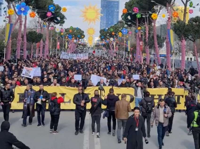 Qeveria dhe Bordi i Karburanteve rriten çmimin e naftës, qytetarët ftohen sërish në protestë