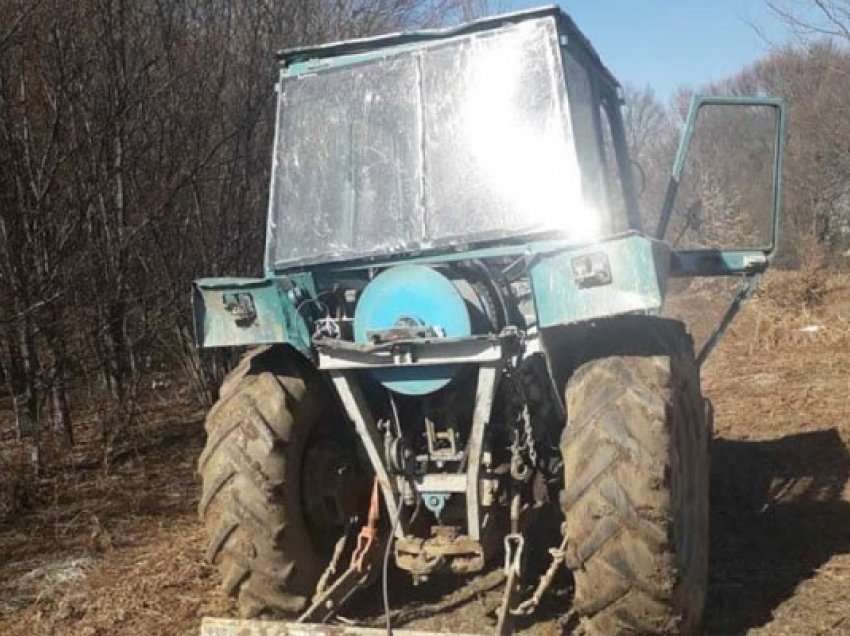 ​Ndalohen 3 persona, konfiskohet një armë, një traktor dhe disa metra dru teknikë