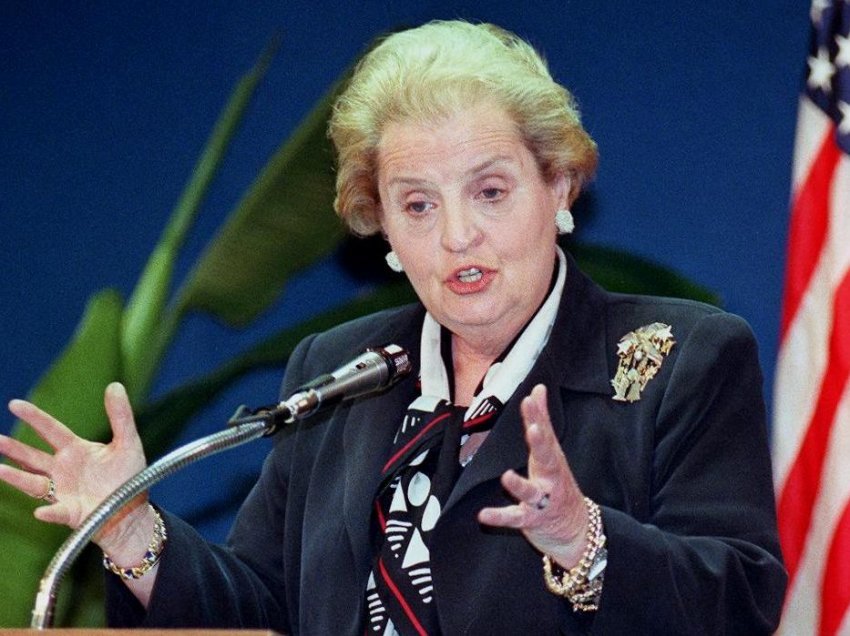 Madeline Albright kampione e demokracisë dhe 200 Karficat e saj