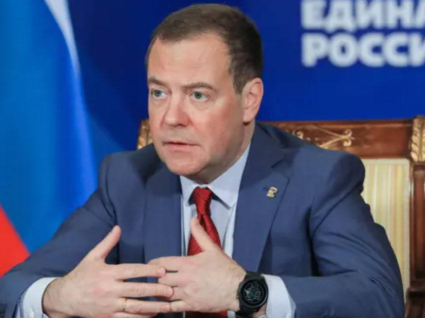 Medvedev tregon se kur Rusia mund të përdorë armët bërthamore