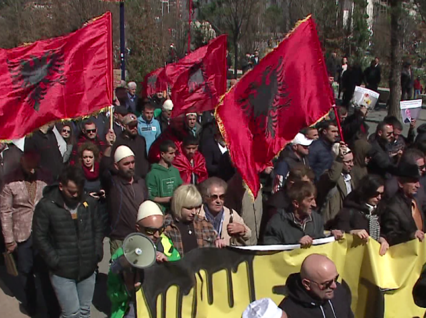 Protesta për naftën/ Paloka dhe Balla përplasen me deklarata