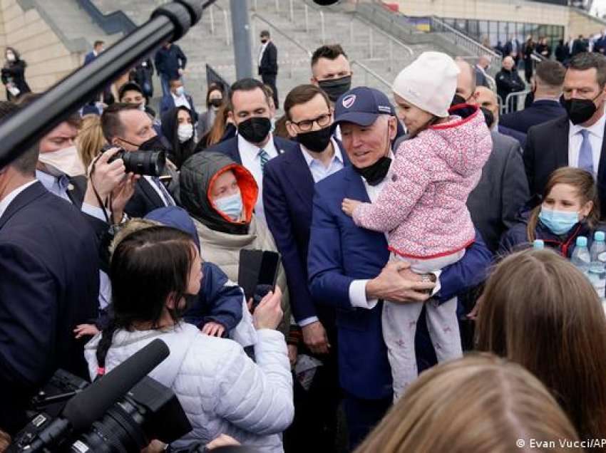 Presidenti amerikan demonstron solidaritet me Ukrainën