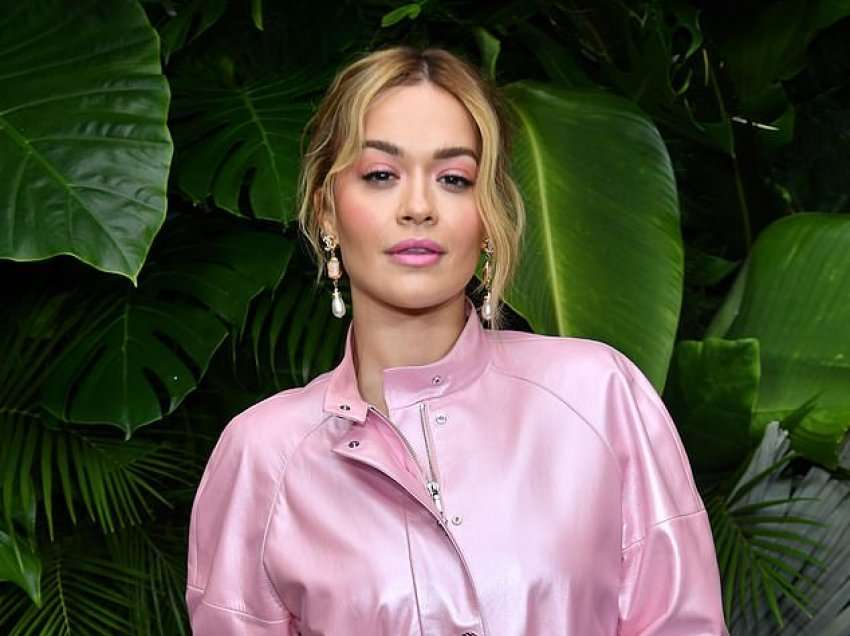 Rita Ora shkëlqen në një tjetër para-ndejë të “Oscars 2022”