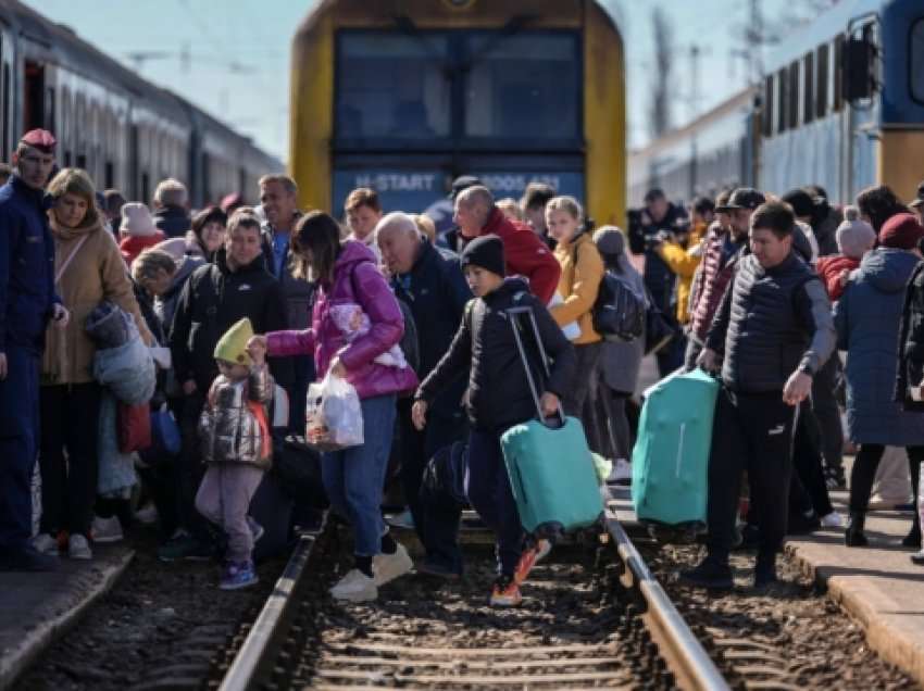 Lideri laburist kritikon reagimin e qeverisë ndaj refugjatëve