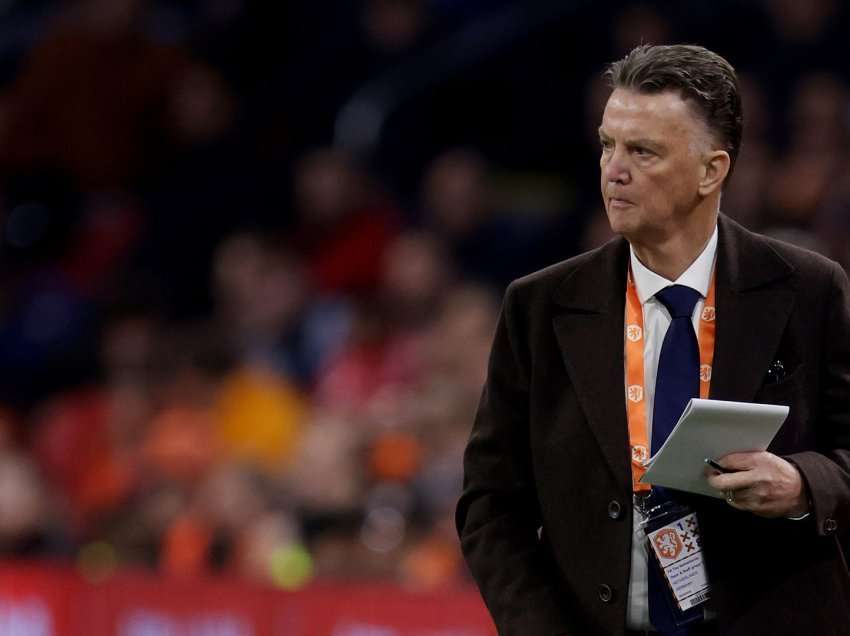 Van Gaal me Covid, por shkon në stol