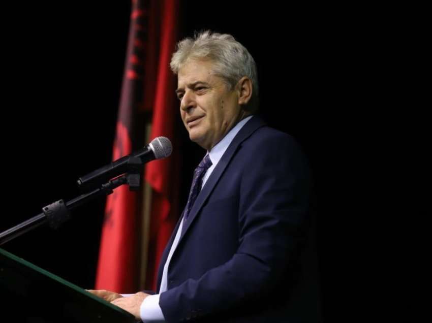 Ahmeti uron Selën “të bëhet i fortë sa malet”