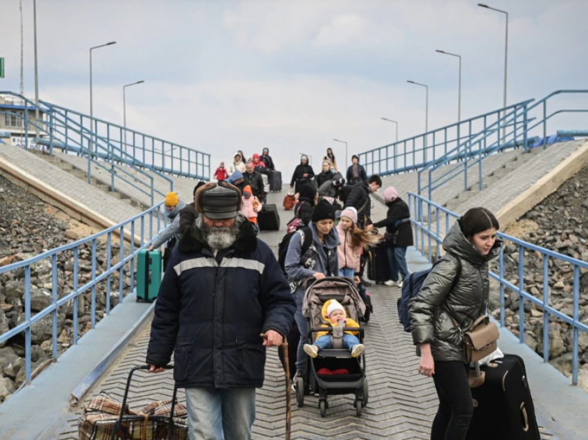 Ukrainasit në SHBA, gati për të ndihmuar 100,000 refugjatë ukrainas  