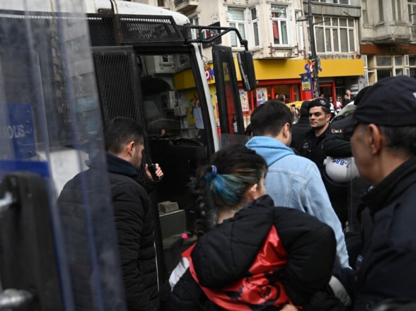 Dhjetëra të arrestuar në protestat në Turqi