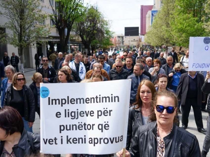 ​Protestojnë punëtoret e sektorit privat, kërkojnë respektimin e të drejtave të tyre