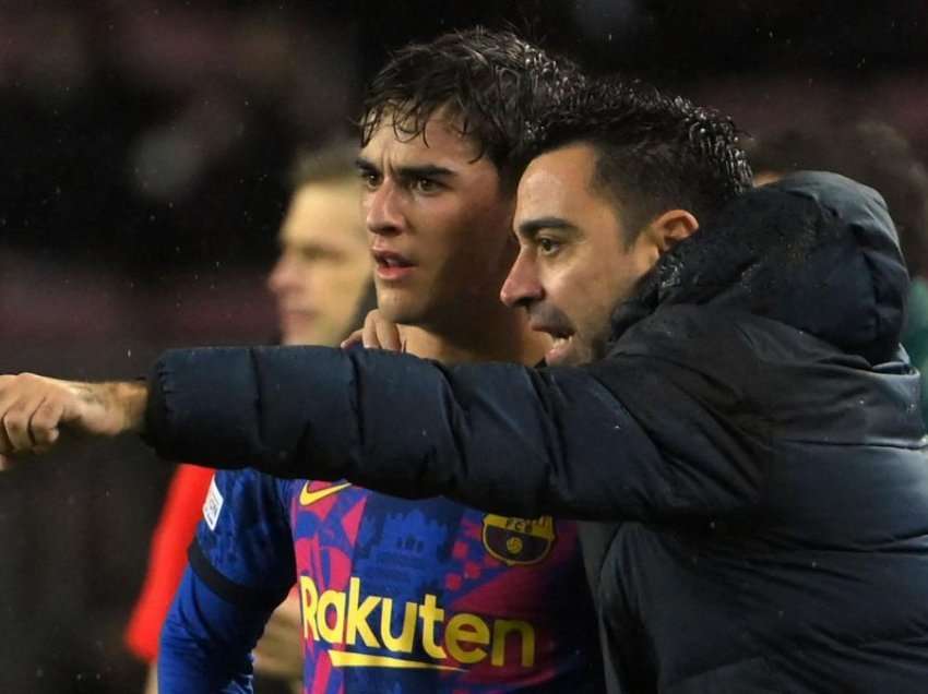 Xavi insiston në rinovimin e Gavit