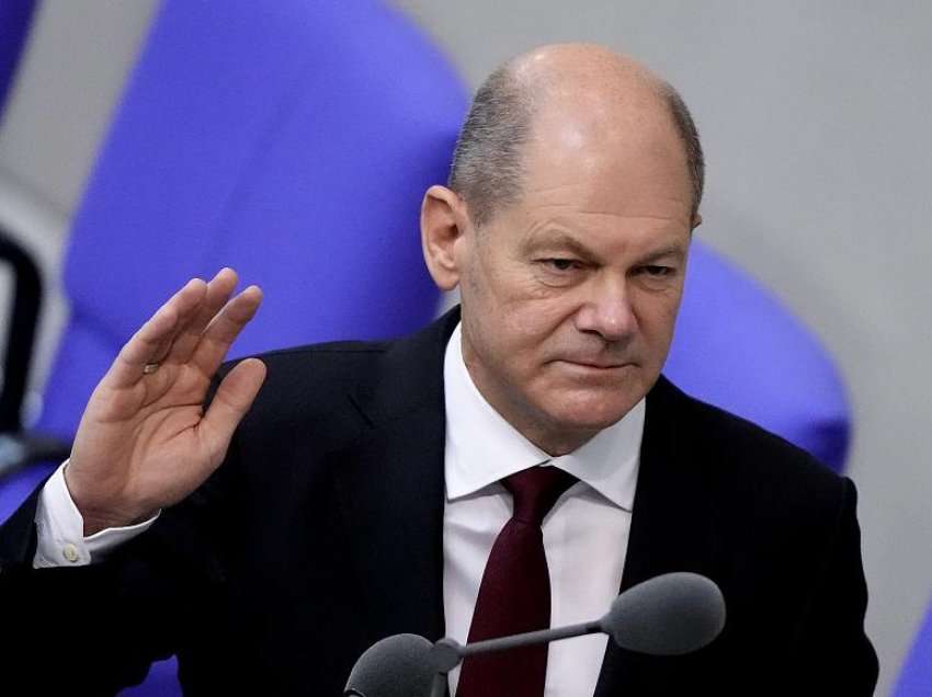 Kancelari Scholz i bën thirrje Putinit t'i japë fund pushtimit të Ukrainës