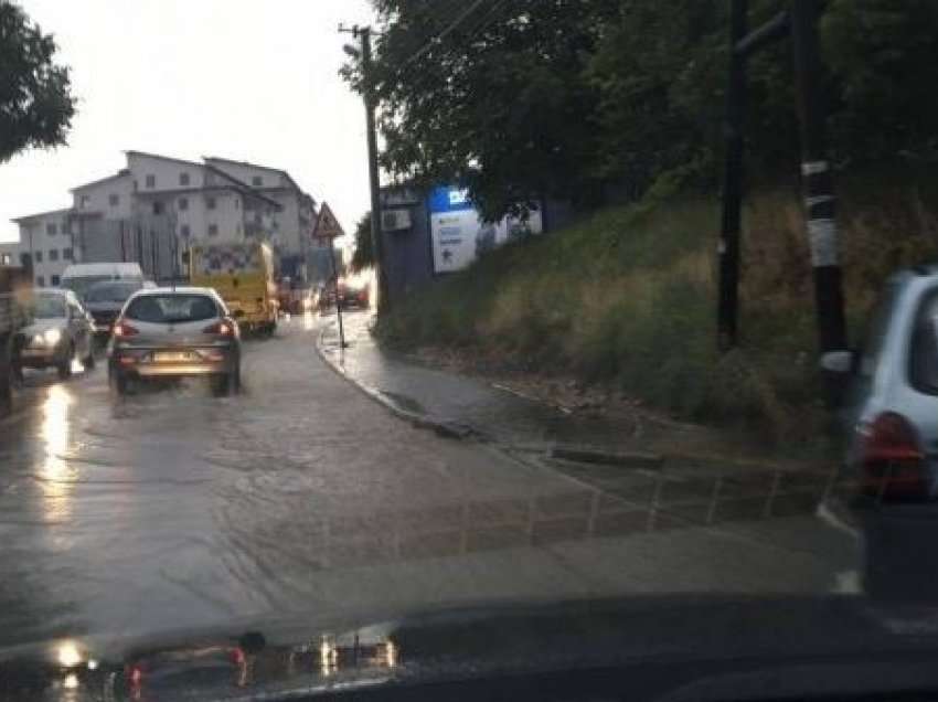 Aksident trafiku në Baran të Pejës, dy të lënduar