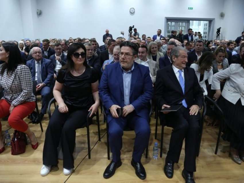 Jozefina Topalli rikthehet në vijën e parë të PD, në mbledhjen e Këshillit dhe Hajdari me Murrizin. Bojkotojnë 36 deputetë