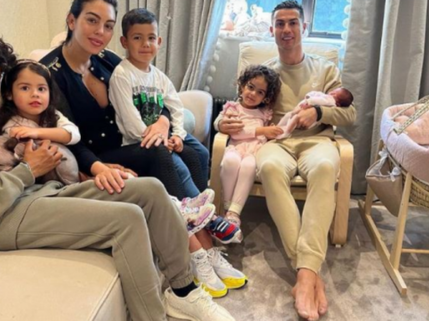 Ronaldo dhe Georgina e zbulojnë emrin e vajzës së tyre