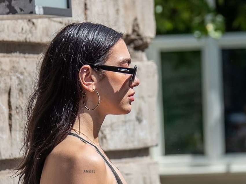 Dua Lipa shfaqet pa reçipeta rrugëve të Berlinit