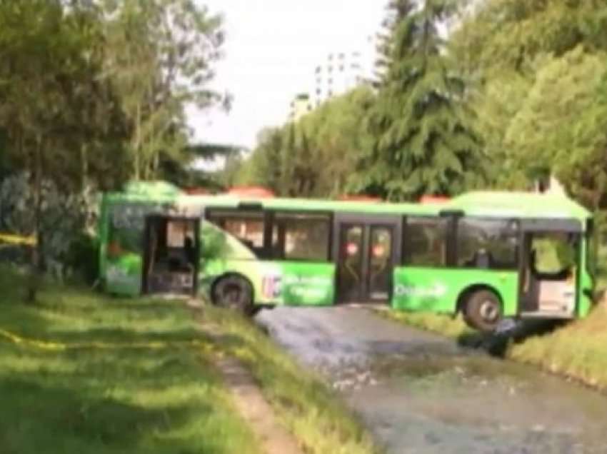 Zhvendoset autobusi në Tiranë, Veliaj: Ishte kërkesë e prokurorisë, do të rikthehet si instalacion