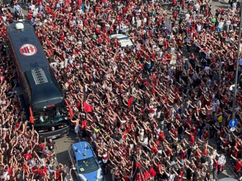 Autobusi i Milanit mbërrin në San Siro, nuk ecën dot nga turma e madhe 