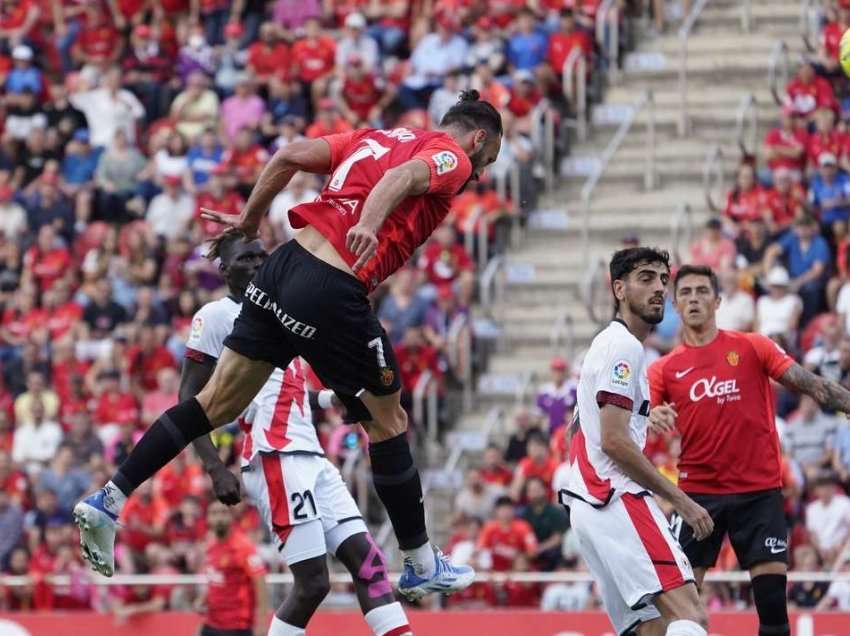 Super Muriqi, Sevilla në Champions!