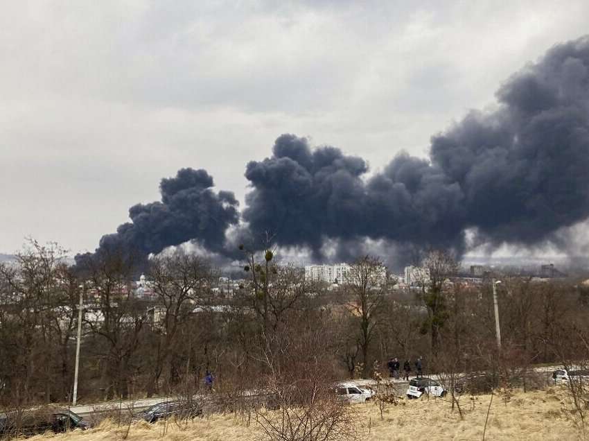 Shpërthime të mëdha janë dëgjuar në Lviv