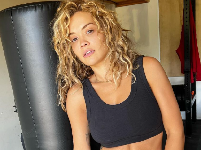 Rita Ora shfaqet në formë të mirë në fotografitë e fundit