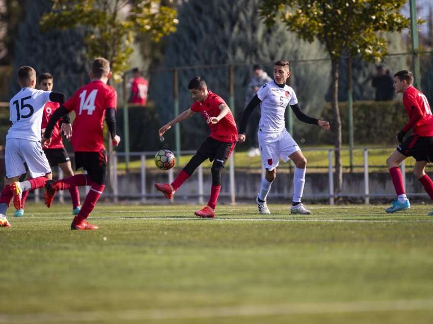 Edhe Kombëtarja U-15 zbret në fushë, trajneri Dama teston 40 lojtarë