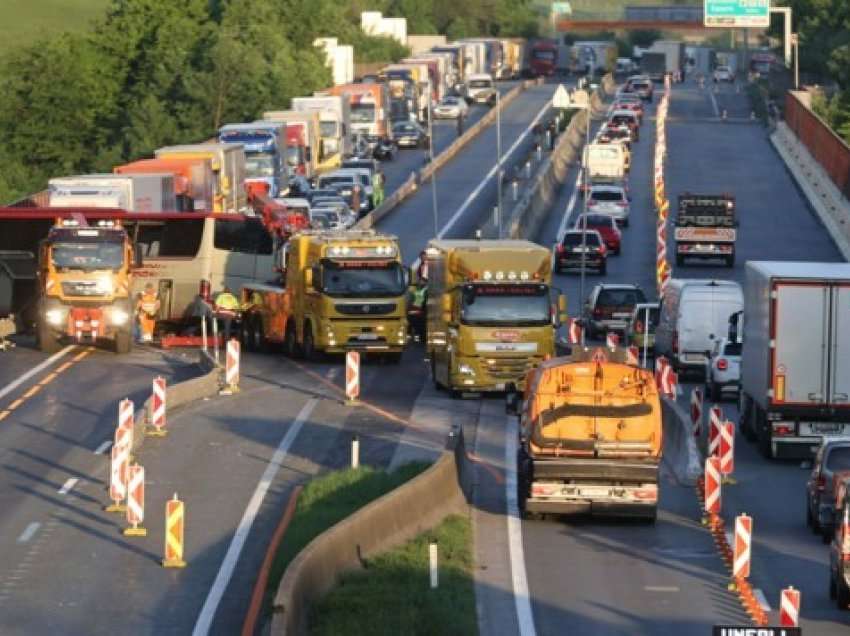 “Armend Tours” që u aksidentua dje në Austri, muaj më parë u gjobit për mosrespektim të orarit