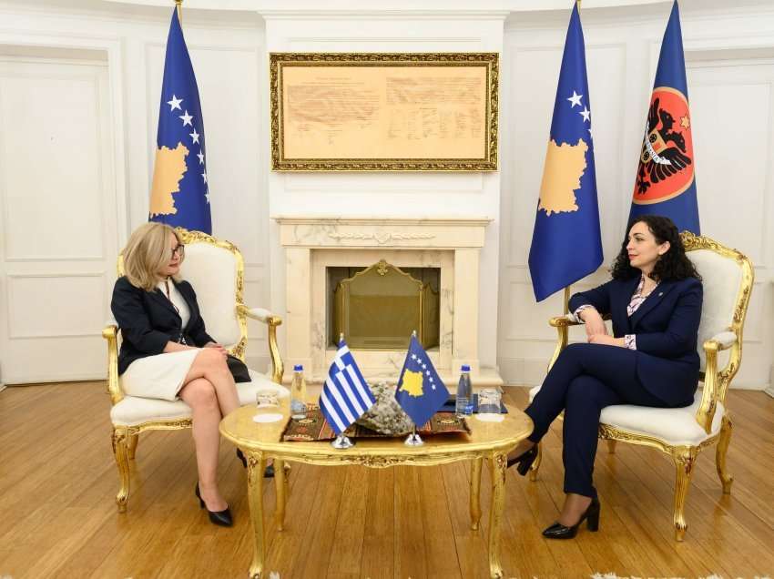 Presidentja Osmani priti në takim shefen e re të Zyrës Ndërlidhëse të Greqisë, ambasadoren Heleni Vakali