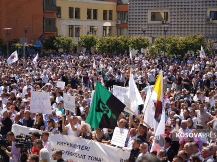 ​Përfundon protesta e punëtorëve të sektorit publik