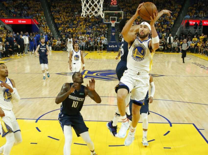 Golden State “shkrin” disavantazhin prej 19 pikëve!