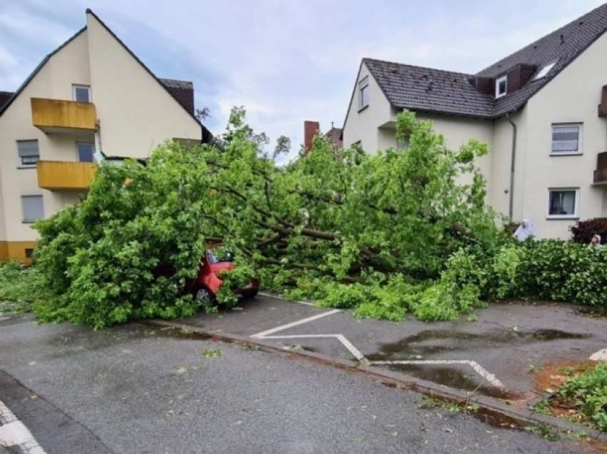 Mbi 40 të plagosur si pasojë e tornadove në Gjermani