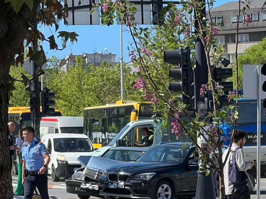 Aksident tek mensa e studentëve