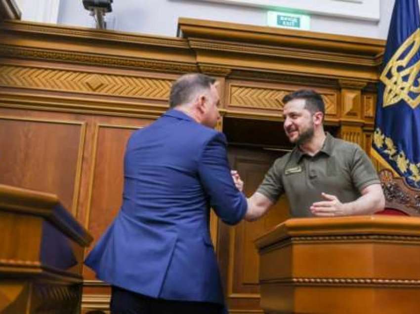 Asnjë vendim nuk do të merret pa ju, i thotë presidenti polak Ukrainës