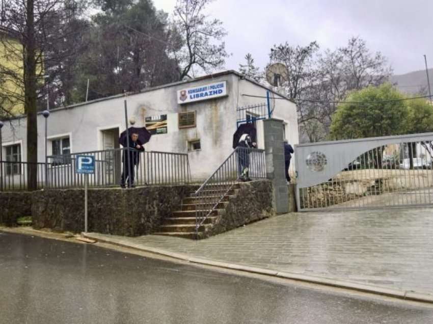 Tradhtia u bë virale/ Vjehrri dhe vjehrra që filmuan nusen e djalit në krevat me të dashurin – e pësojnë keq nga policia