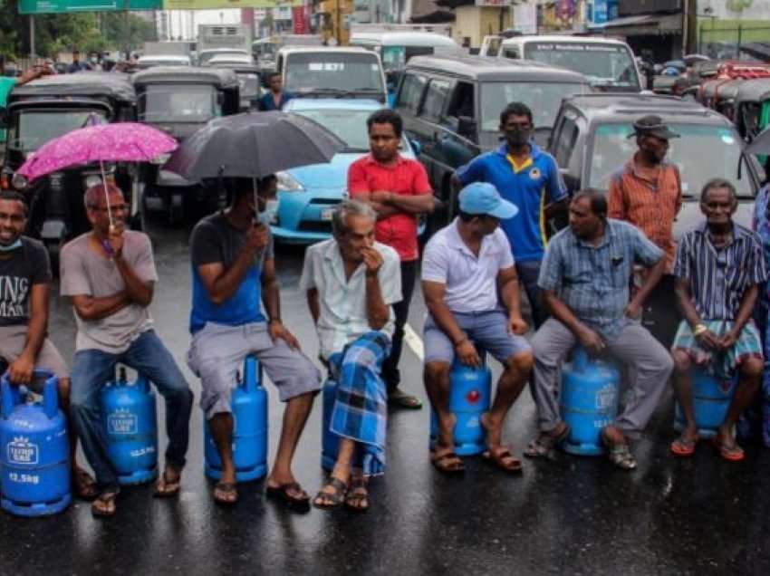 Sri Lanka me para të gatshme merr naftë ruse për të lehtësuar mungesat