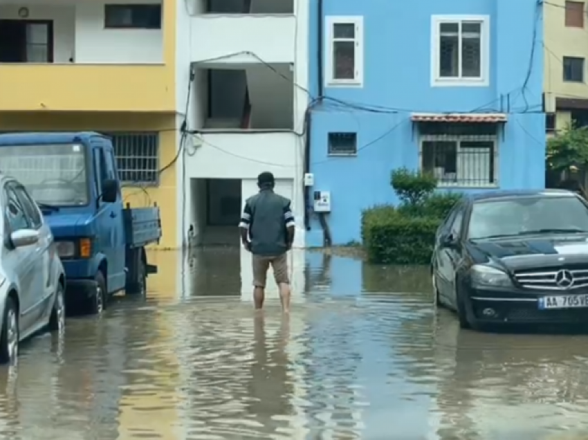 Reshjet e shiut/ Përmbyten rrugët në Lezhë, vështirësi qarkullimi