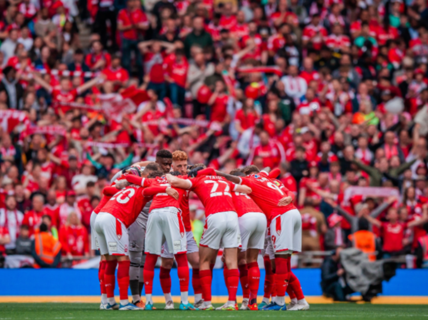 Nottingham Forest rikthehet në Premier League