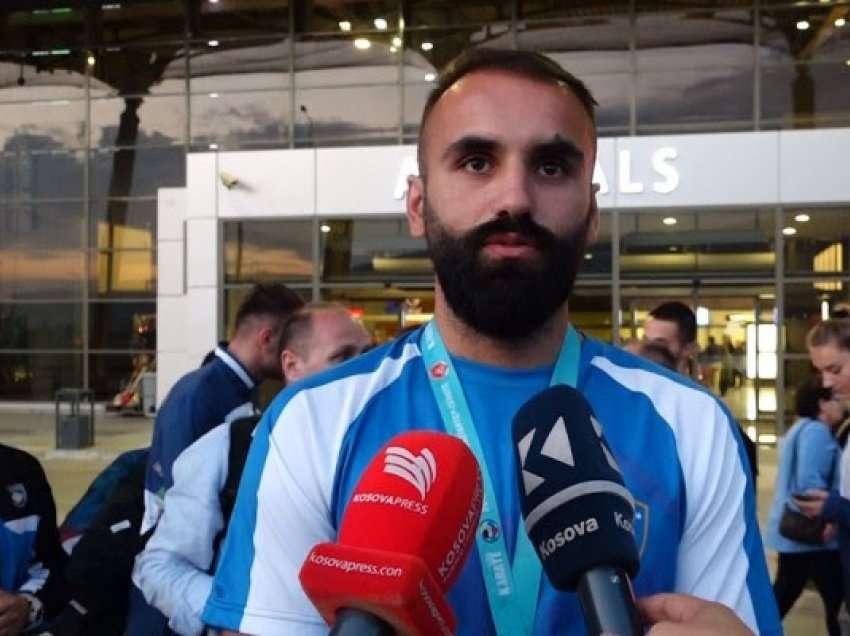 ​Shabani kthehet me medalje në Kosovë, ia kushton babait të tij