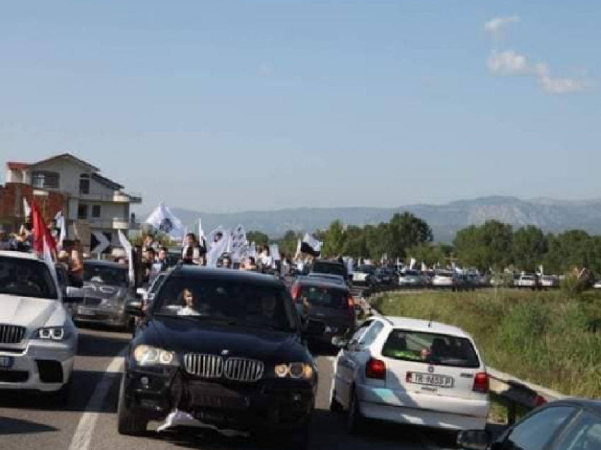 Tifozët e Laçit organizohen edhe në Hungari