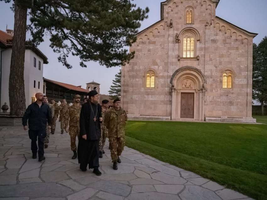 Komandanti i KFOR-it vition Manastirin e Deçanit