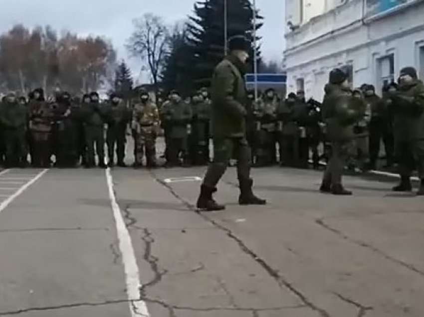 Dhjetëra rekrutë rusë refuzojnë të dërgohen në Ukrainë pasi mësuan se paratë e premtuara nuk u janë paguar familjeve të tyre