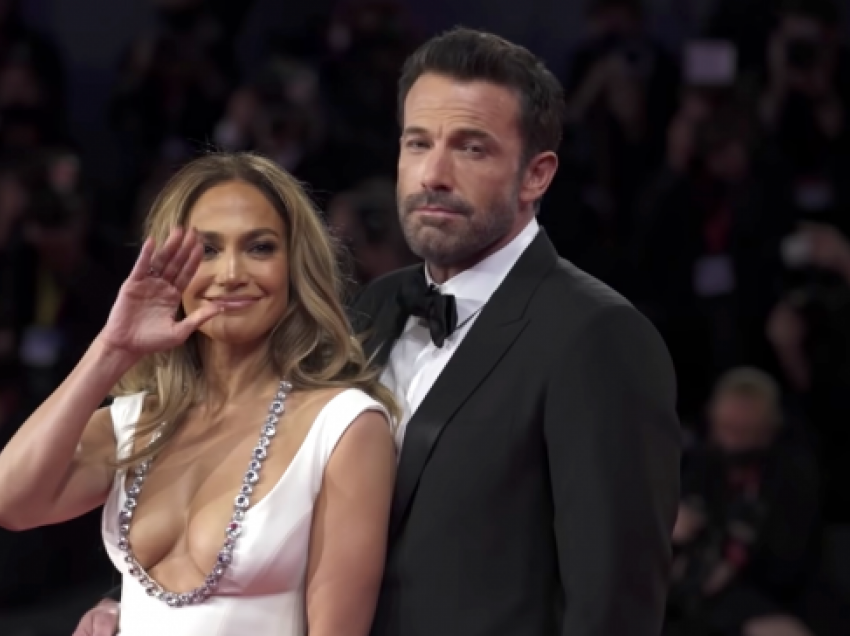 Ben Affleck i pakënaqur në krah të Lopez, çfarë thonë miqtë e aktorit: Ai është bërë kukulla e saj