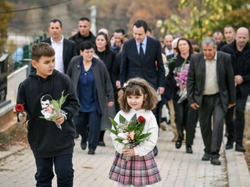 Kurti nderon Astrit Deharin: Mbetet shembull për secilin aktivist të LVV-së