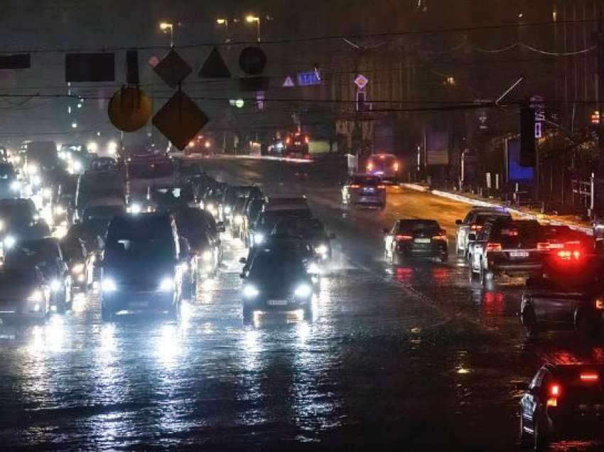 Kiev, paralajmërohen evakuime në rast të humbjes totale të energjisë