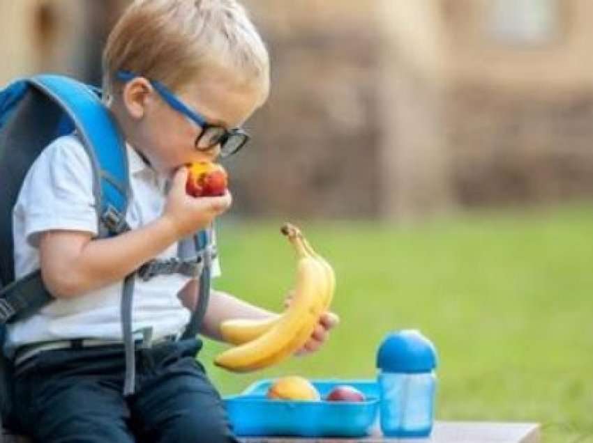 ​A lejohet fëmija jashtë kur ka temperaturë?