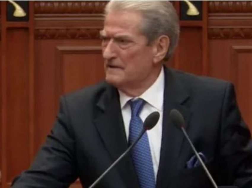 “Shqiptarët ikin, Rama udhëton si sulltan”, Berisha: Nëse vazhdoni kështu, protesta e radhës do jetë përballë Kuvendit